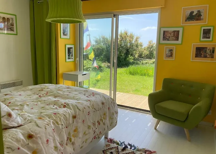 La Maison Bleue-sciotot-les Pieux Homestay Les Pieux