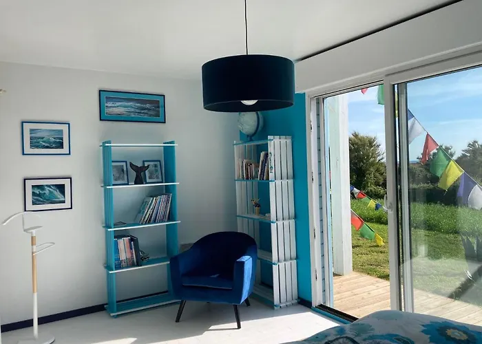 Homestay La Maison Bleue-sciotot-les Pieux